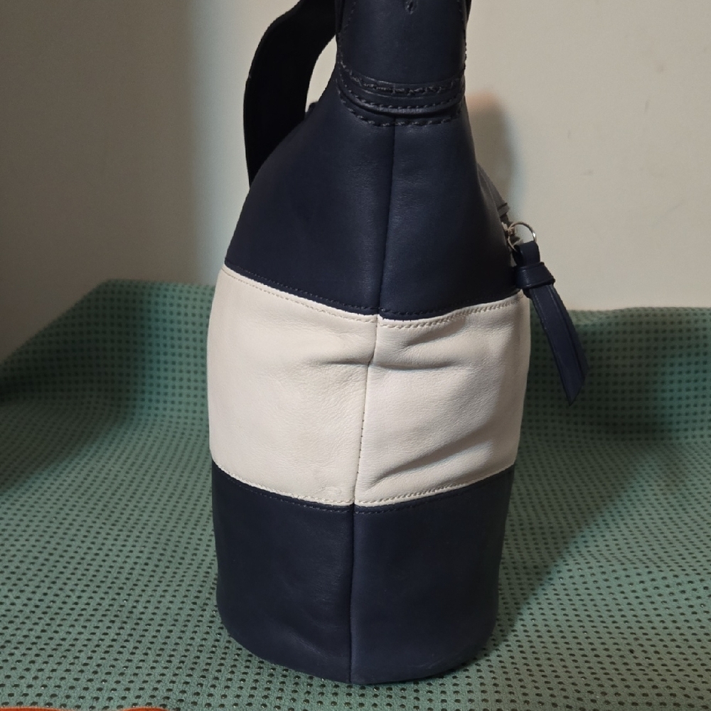 Coach Navy and White Leather Hobo Bag - Picture 4 of 16